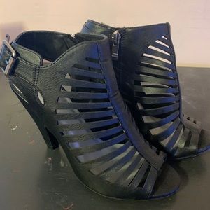 Torte caliente black heels